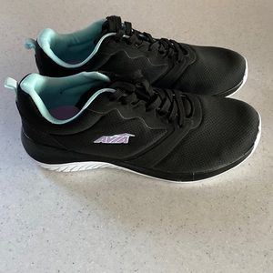 NWOT…. Avia-Coast Running Shoe